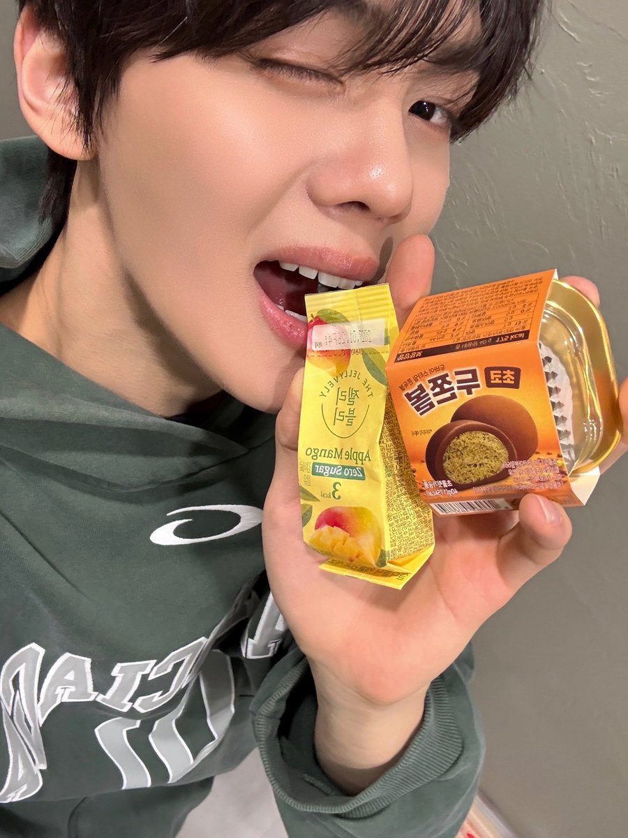 ZB1_meal's tweet photo. 260214
초코두쫀볼
젤리블리 애플망고

📍CU

#김규빈 #KIMGYUVIN #ZB1 #ZEROBASEONE https://t.co/BCBwWrF3iR