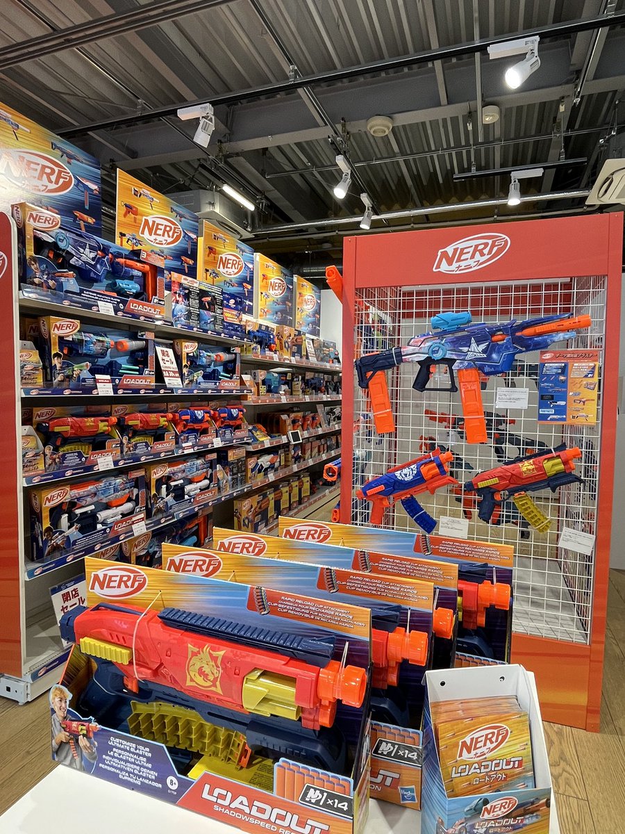 Hasbro_Store_JP's tweet image. 【#佐野プレミアム・アウトレット 店】

ご好評いただいております #閉店セール 
品薄商品も出てきております🙏🥺💦

お出かけ日和の今日♪
#HasbroStore に行こう🚶🚶‍♂️🚶‍♀️

🎉 全品　30%OFF 🎊
3月2日最終営業日😢まで開催❤️‍🔥

#ハズブロ
#Furby #starwars #MARVEL
#NERF #PLAYDOH