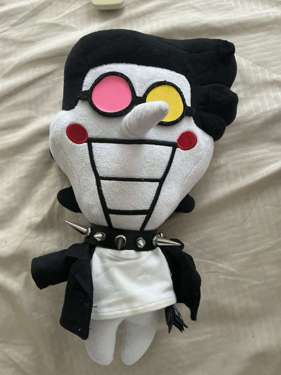 delicis_c's tweet photo. He thinks hes so damn cool https://t.co/txEZjFq2r6