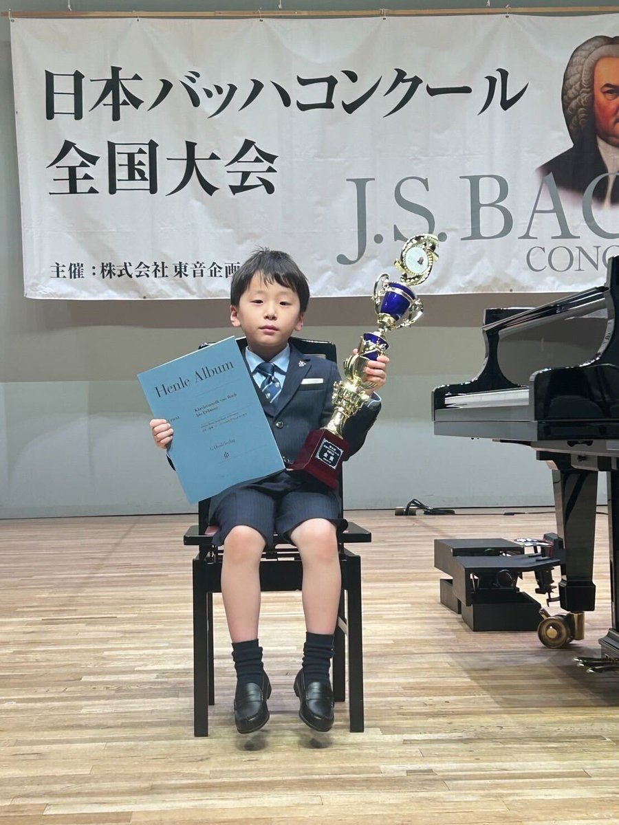bachconcours_jp's tweet photo. 日本バッハコンクール全国大会2週目、
昨日表彰式が行われました「中学C部門/幼児B部門」の両部門では、第1位・ヘンレ賞の表彰も行われました。
栄えある第1位・ヘンレ賞のご受賞、おめでとうございます📷
@henleverlag
#日本バッハコンクール #henleverlag https://t.co/X0rFTkJSIW