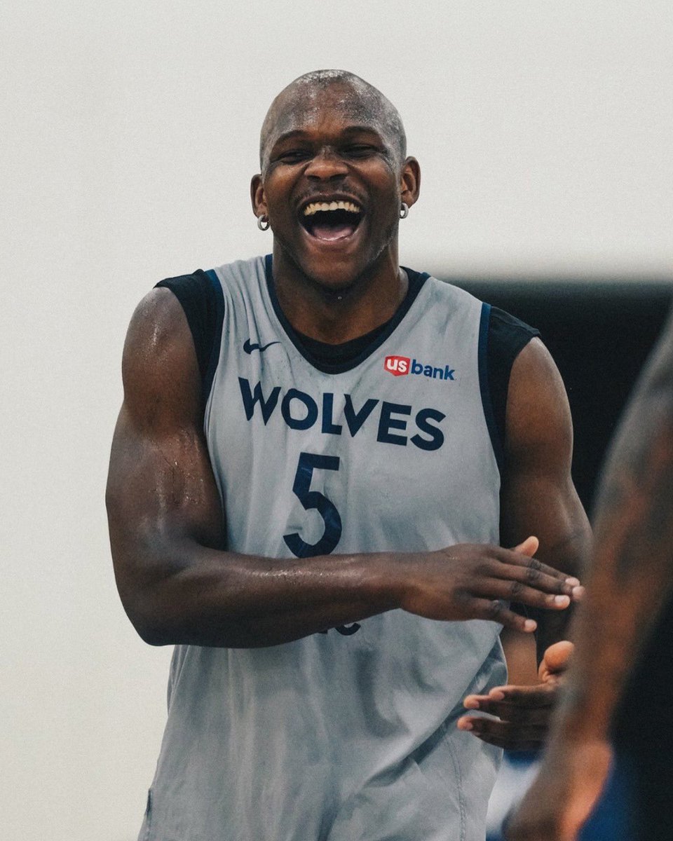 INSANE SNEAKER™ tweet media