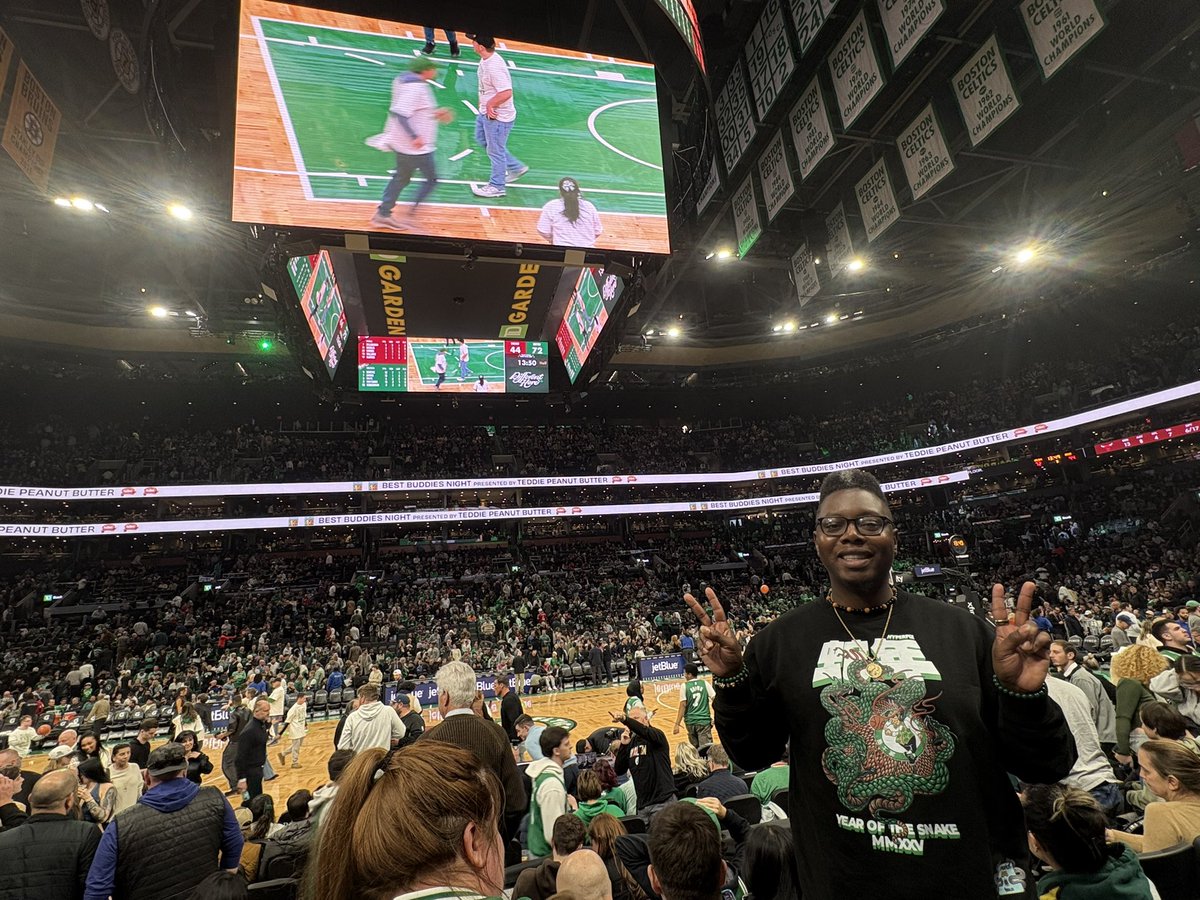 HughesPetty's tweet photo. 32 Years Strong🎂
Happy Birthday to Me🎂💚🙏🏾 https://t.co/GYtHr1LKDg