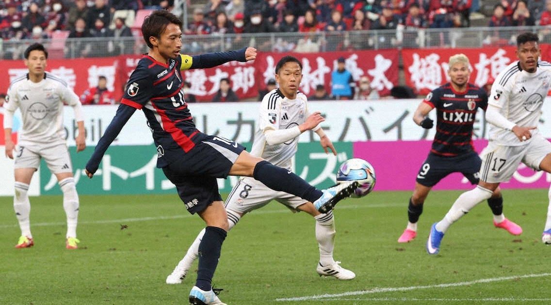 12pointers's tweet photo. 鬼木監督『試合に絡めない時でも、メンバー外のトレーニングをずっとやり続けていた。あの姿勢があったからチームが1つになってチャンピオンにつながったと思う』

◆鹿島MF柴崎｢やっぱりプレーするのは楽しい｣約5カ月ぶりピッチで示した存在感…今季初勝利貢献(スポニチ) https://t.co/GAYYViBPjM https://t.co/OesuR7sJYx