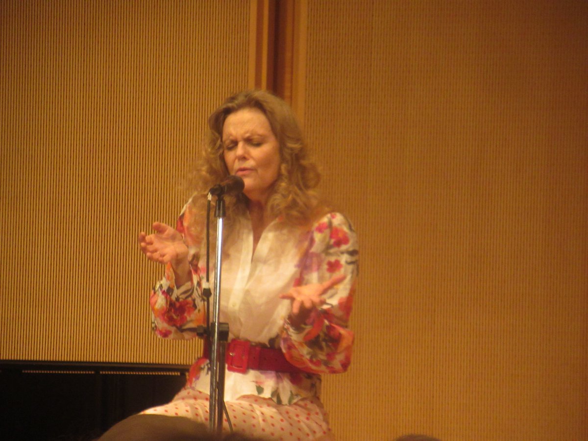 QOTDCT's tweet image. #RecentlyInCT / #RecentConcertsInCT:
#Jazz vocalist and nine-time Grammy nominee @TierneySutton,
with pianist @TamirHendelman,
in @WiltonLibrary's Brubeck Room, 2/14/2026