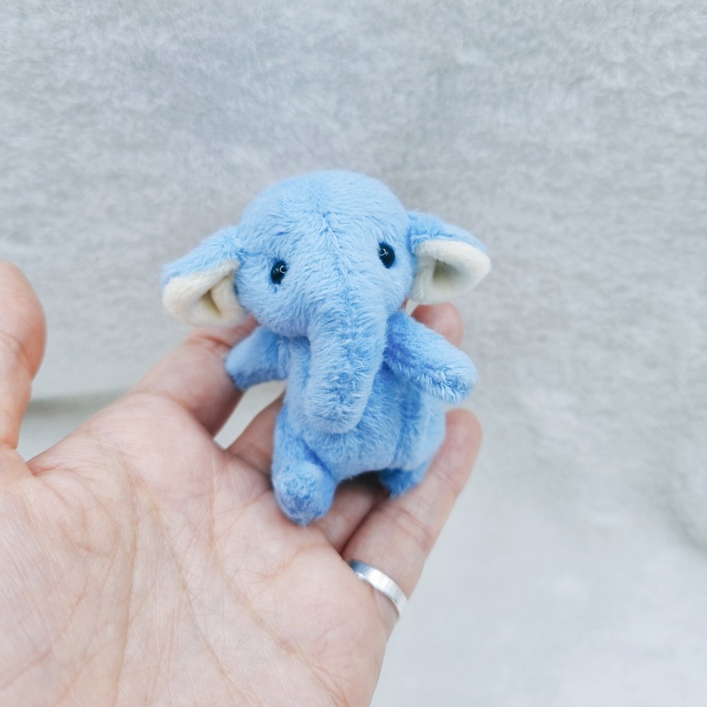 설 연휴 맞아 소소하게 열어보는 rt + 팔로 이벤트
18일까지 알티 + 팔로 주신 분 중 한분을 뽑아 원하시는 색상으로 코끼리 테디 제작 드리겠습니다! 
즐거운 연휴 되세요 :D!