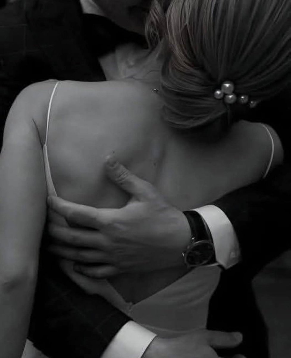 ••
~
~
لم يكن الغرق مشروطاً بالماء فقط 
أحياناً يكون في حضن أحدهم🕊💜
~
••#اضغاث_اقلام