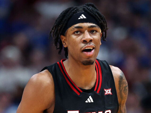 NoCeilingsNBA's tweet image. JT Toppin in the win over #1 Arizona #NBADraft

— 31 PTS
— 13 REBS
— 3 ASTS
— 2 STLS
— 1 BLK
— 13/22 FG
— 1/3 3P
— 4/6 FT