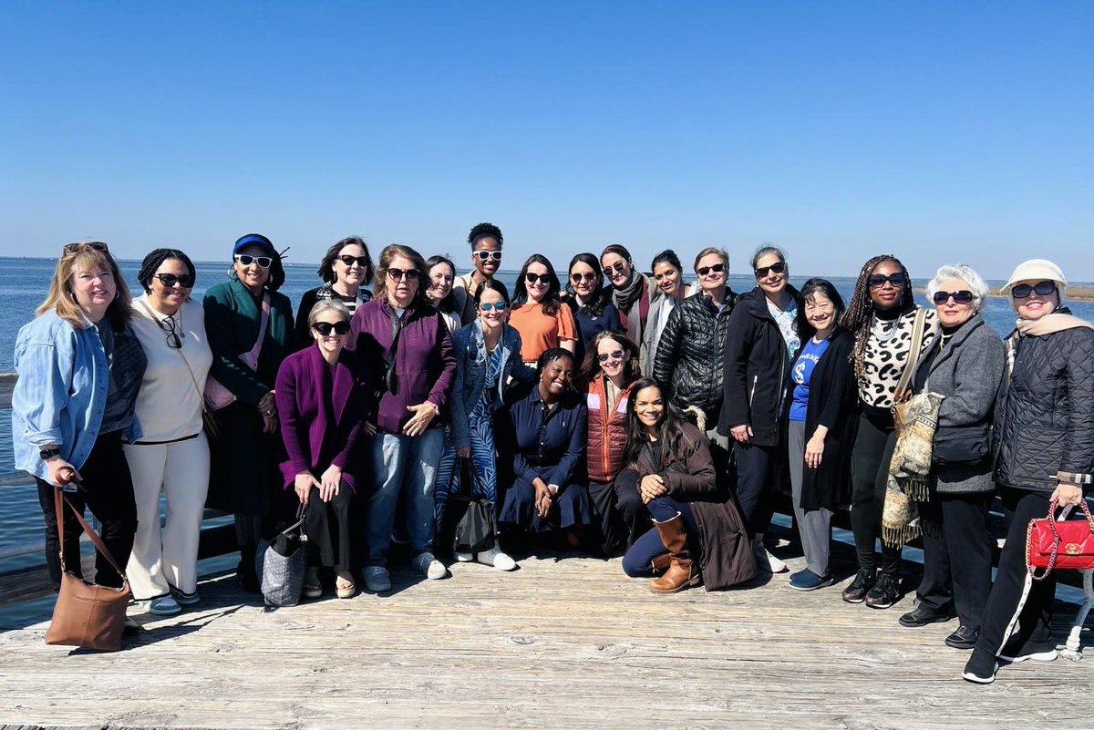 AmyOxentenkoMD's tweet image. Happy #GalentinesDay to the women who have given me a compass to navigate the path ahead.  Love you all! 💕

#PROWD
#WAVE