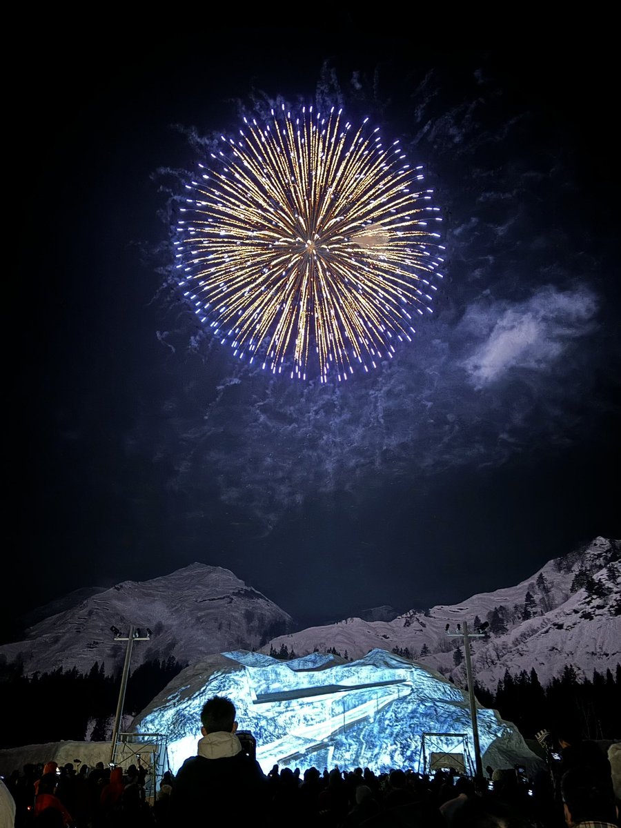 haru_2038's tweet image. 昨日は雪景色のなか綺麗な花火も見れて、只見に泊まってよかった〜🎆
送迎してくださったホテルに感謝🙇🏻‍♂️

今日12:30〜は大竹涼華さんのステージ🎤
楽しみすぎますね☺️

#只見ふるさとの雪まつり
