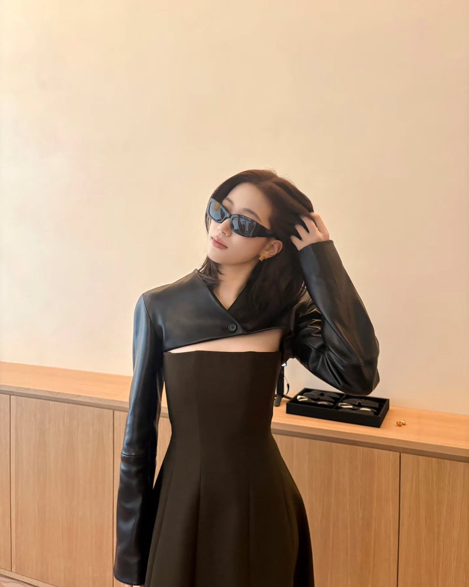 HELLO KAZUHA WTF IS HELL !!??????!!!!!!!!