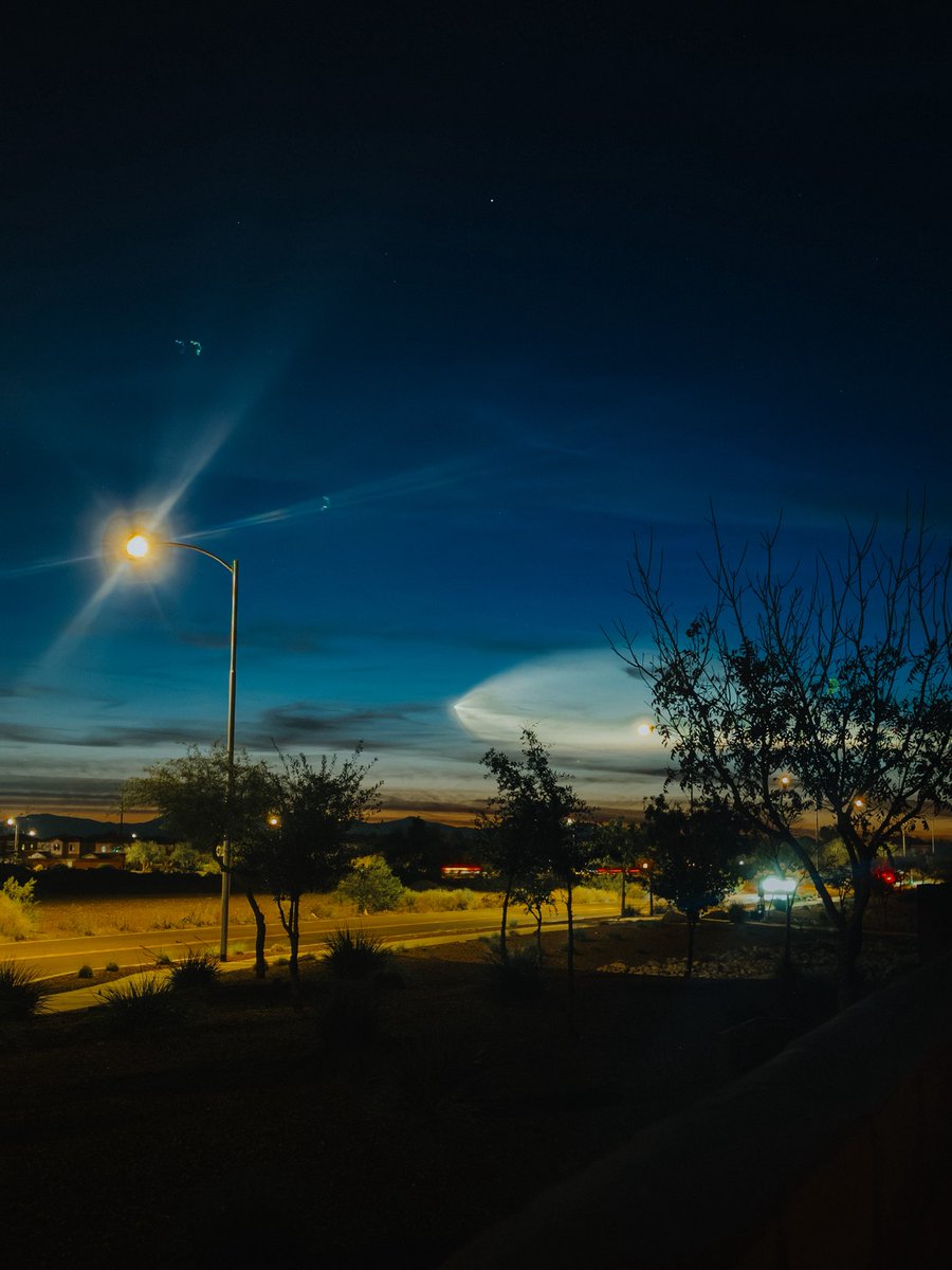 caseysfloyd's tweet image. Twilight Vandenberg @SpaceX Falcon 9 launches are *chefs kiss* 👌🚀