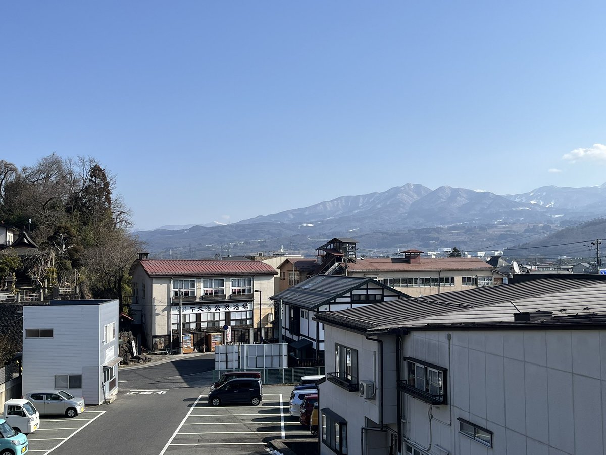 SAMProduce's tweet image. 展望台も見晴らしがよくて、期待以上に楽しめました。(缶バッジは品切れだったけど、新聞にも取り上げられるほどの反響らしいから仕方がないね)
公衆浴場も、安くて大きくて熱くて、短時間でも十分満喫。また来たいけど、次回の銀山では寄る時間なさそう…
#かみのやま温泉 
#かみのやま庵
#温泉むすめ