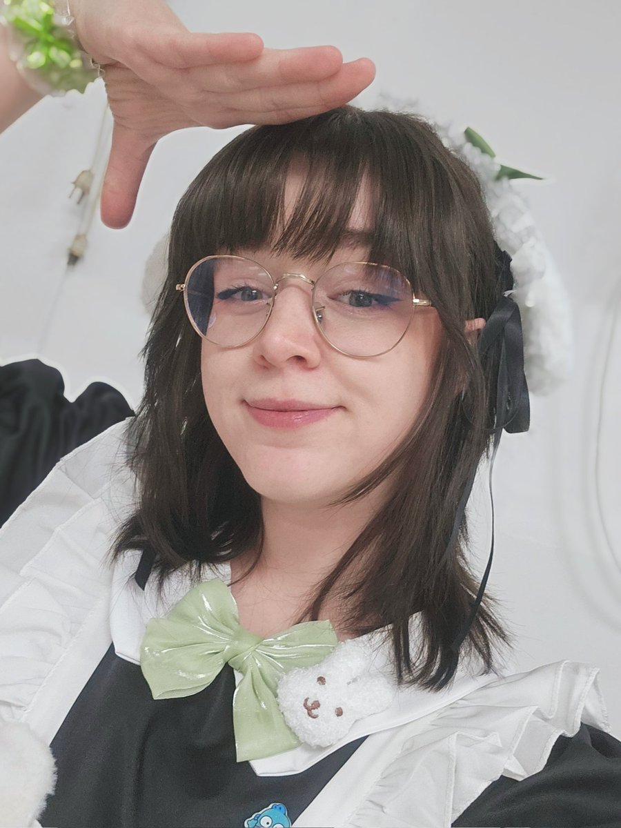 beebloomes's tweet photo. hoppy valentines day from your favorite bunnygirl 💚💌 https://t.co/zk6RYqhrKI