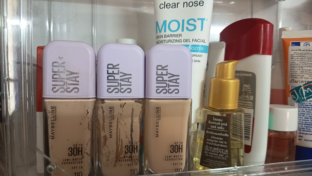 ใช้ตั้งแต่ฝาดำจนตอนนี้จะ 10 กว่าขวดแล้ว แต่ยังรู้สึกว่าหน้ามันอยู่เลย ใครมีรองพื้นดีๆแนะนำได้นะคะขอเป็นแบบราคาไม่แรงมาก