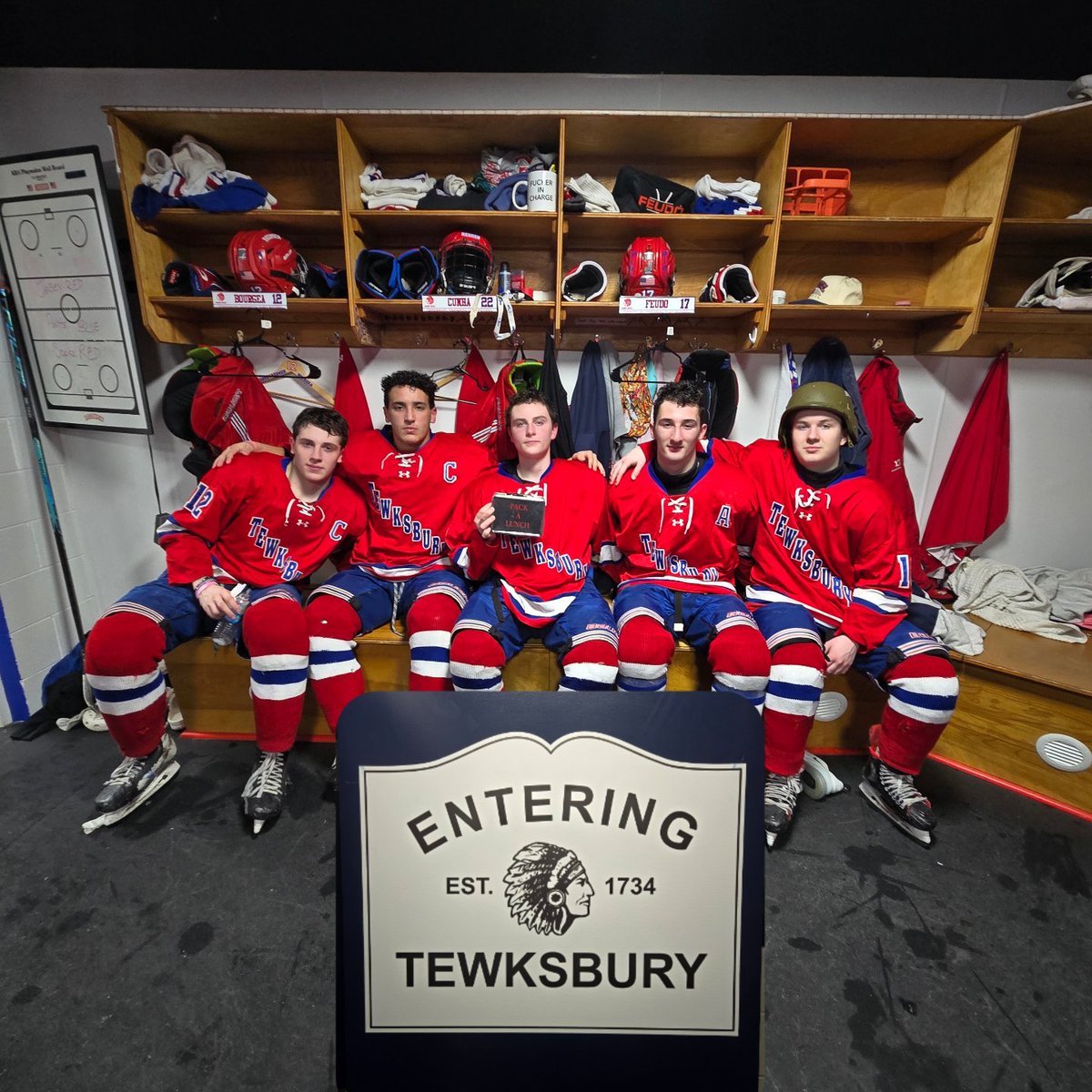 TMHSHOCKEY's tweet photo. REDMEN WIN 3-2! Sosa🚨, Batts🚨, & JR 🚨 Cole massive in 🥅 tonight 21/23 svs Sosa & Cole #Bucket Macauda #PackaLunchGuy Redmen finish 18-1-1 🔥 #RedmenWin #RedmenPride https://t.co/rxwlLmJYS2