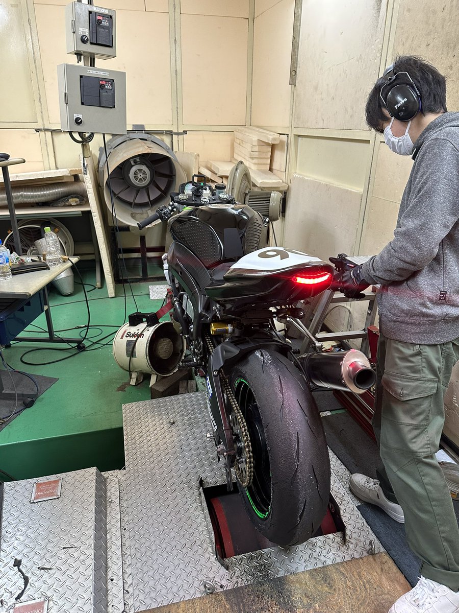 カワサキから慣らししていきます。