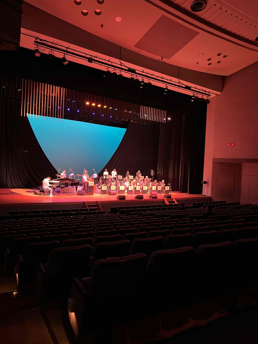 mitsuke_arcadia's tweet photo. \\ 本日14時開演 //
 JAZZ@ARCADIA ORCHESTRA定期演奏会 ～INVITATION～
ただいまリハーサル中。
見附はとても良いお天気です、ぜひお出かけください。 https://t.co/hxUWHGqbli