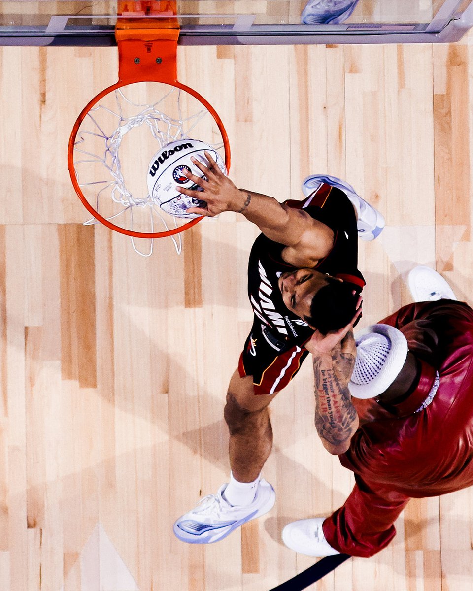 MiamiHEAT's tweet photo. PUT ON A SHOW 🍿 https://t.co/oYrHI0kyOK