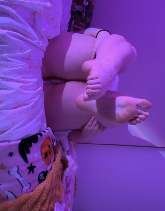 CherryBabe_18's tweet photo. For my feet lovers
#feet #feetworshiฬp #nsfw #feetz https://t.co/vDdyfazMxg