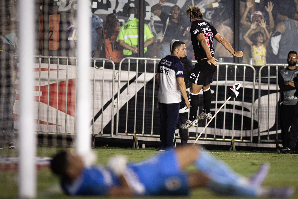 O primeiro gol de Spinelli com a camisa do Vasco 💢🎯

📸 Matheus Lima | #VascoDaGama