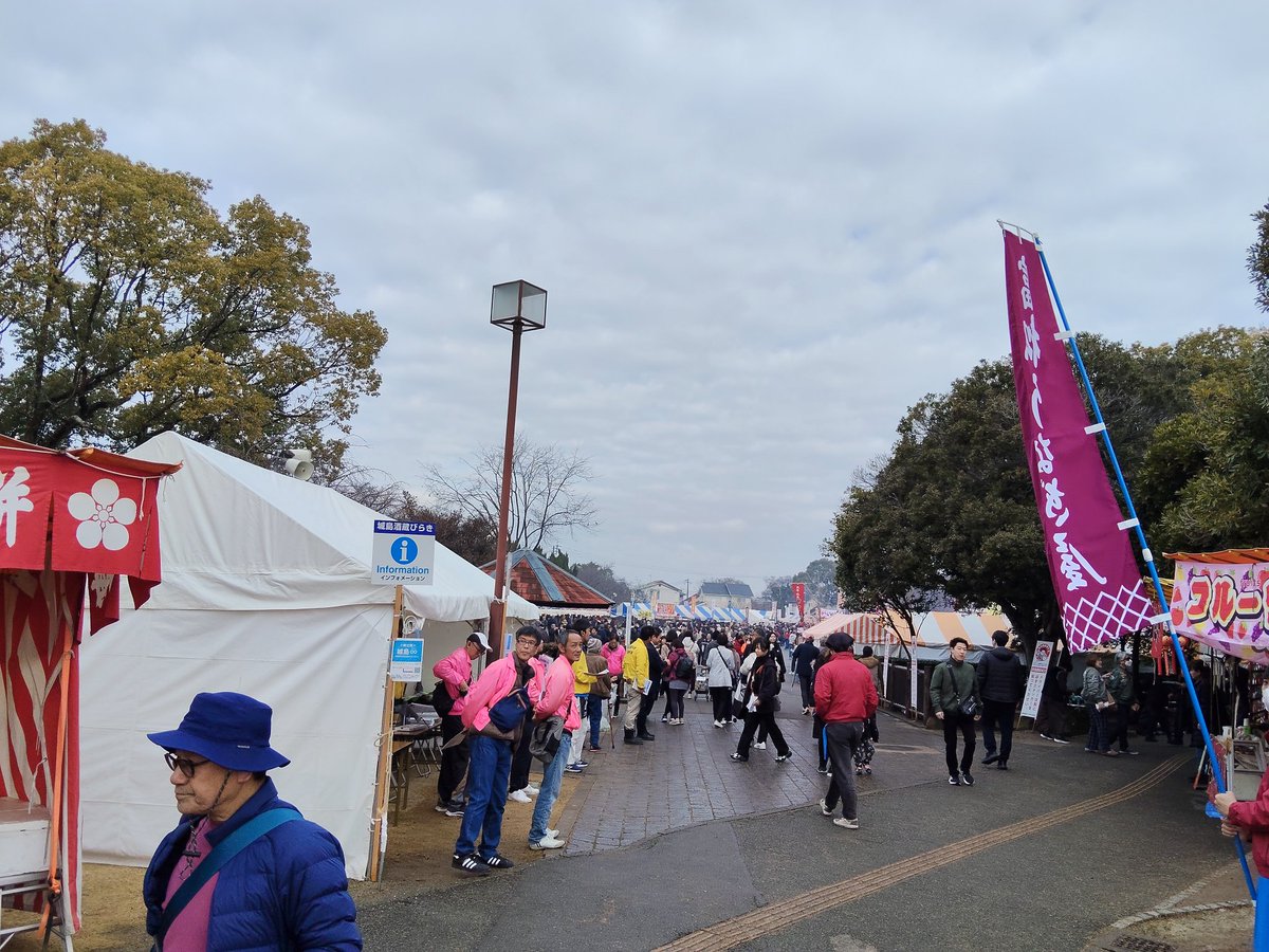 tamixman's tweet photo. 本日は福岡県久留米市城島町ので行われております、
「城島酒蔵びらき」に来ております。

年々、イベントの規模が盛大になっており、
落ち着いて飲食出来る環境を提供出来なくなっているみたいで、　
圧倒的に来場者に対して飲食出来るテーブルとかが不足しており、長居出来そうにありません。 https://t.co/28Bv2FQrre