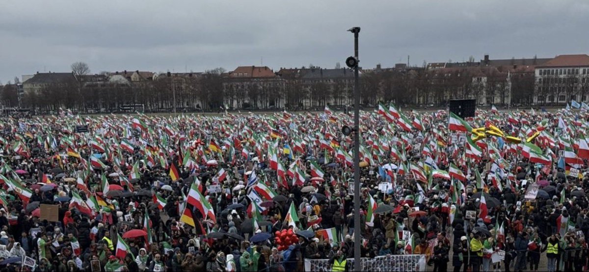 ShahramMakoui48's tweet photo. مونیخ ۲۵۰هزار نفر …
تورنتو ۳۵۰هزار نفر …
لوس آنجلس ۳۵۰هزار نفر …

خال هم به کسی نیافتاد

ایران رو پس میگیریم https://t.co/MCQ1yBem8K