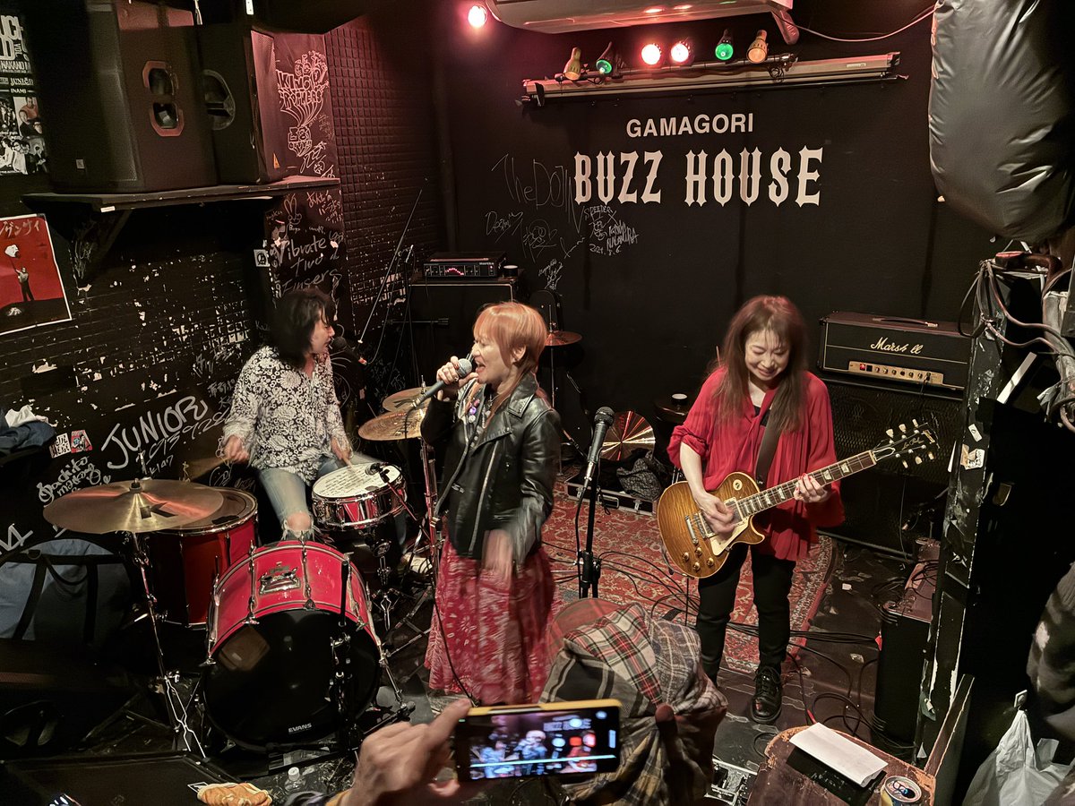 MaRS VIOLET LOVE 久しぶりに見たけどドやばいね😆圧巻のステージ✨mikiちゃんの歌も最高にキュートでした🩷

GORGONSはリハの音漏れからこれはすごいライブになるんじゃとワクワクしてたけど💓目の離せない最高のライブをしてくれました😊

そしてMAYUCHI✨泣けた😂女子アコナンバーワン☝️最高😆