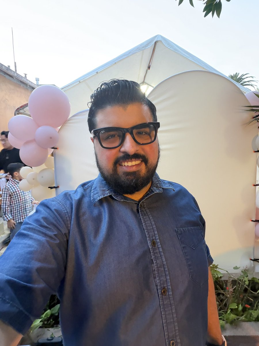 Mexican Rug Dealer tweet media