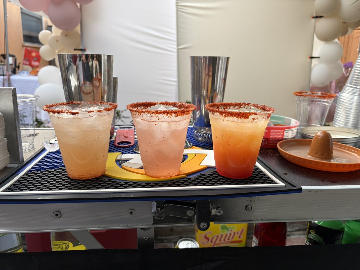 Mexican Rug Dealer tweet media