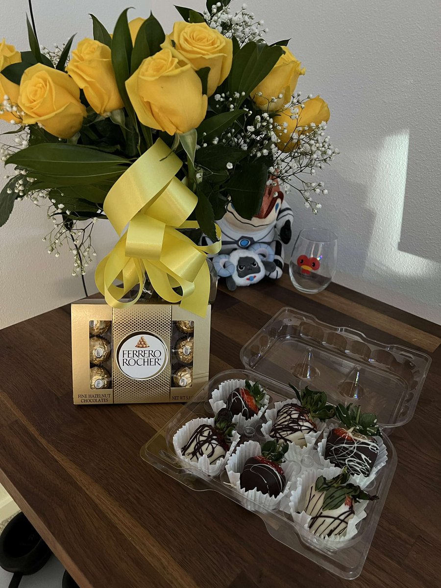 liz 💛 tweet media