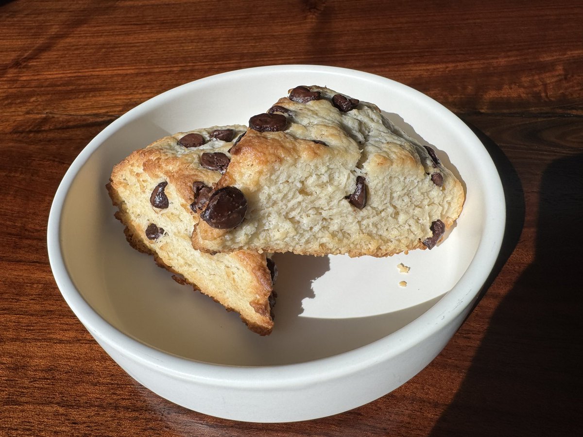 スコーンは焼きすぎた😇