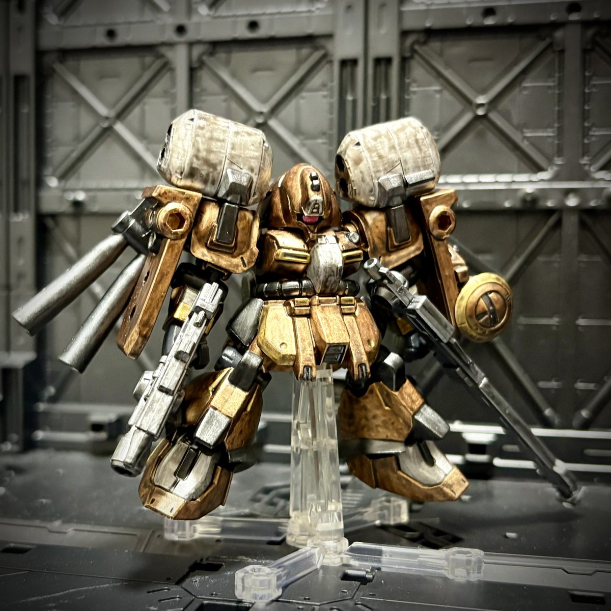 初ゼク・アイン とりあえずメタリック塗装して 雑に汚して、半光沢で