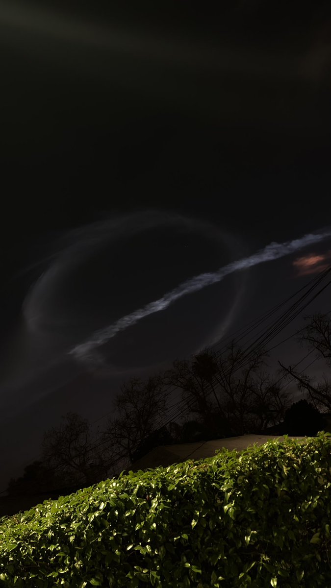 WoolsonGeoffrey's tweet photo. @SpaceX launch or @grok becoming real? @elonmusk https://t.co/sAOSaMa3YY
