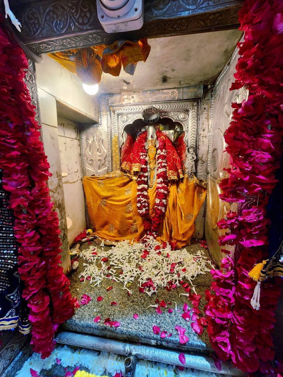 ✨ महाशिवरात्रि की पावन शुभकामनाएँ ✨

श्री  ॐकारेश्वर ज्योतिर्लिंग मंगला आरती श्रृंगार | 15.02.2026

Shri Omkareshwar Jyotirlinga Mangala Aarti Shringar | 15.02.2026