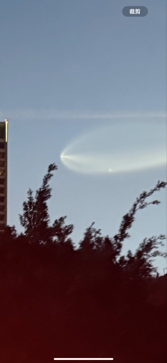 giantcutie666's tweet photo. 我靠，这是啥，我不会是看见UFO了吧。
Los Angeles sky, now！Falcon? Space X?UFO?
@elonmusk @NASA https://t.co/2L5QGd6Bvv