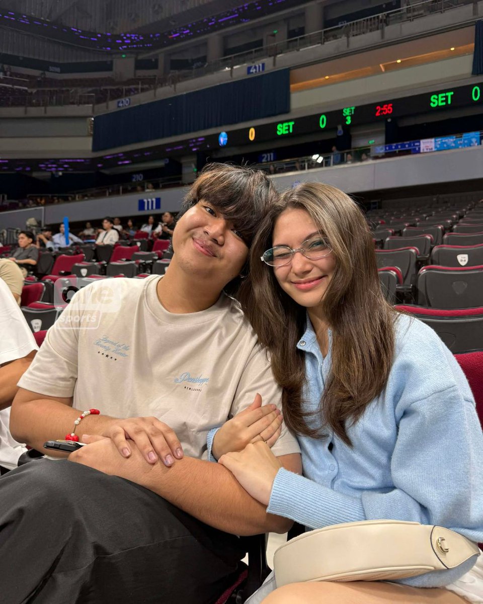 SERVING FACE CARD IN THE STANDS 😍

Fil-Brit actress and model Charlie Fleming and content creator Mark Oliveros join the crowd for the heated Ateneo-Adamson showdown in the #UAAPSeason88 men’s volleyball. | via Xander Cipriano/One Sports

#LegendsStartHere