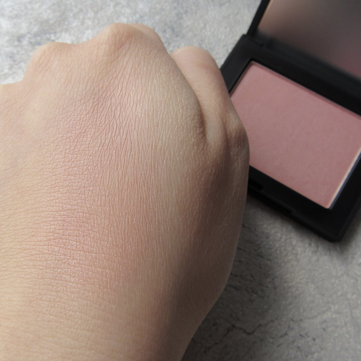 kyaricosmetics's tweet photo. NARS  ブラッシュ N
906 LOVES ME NOT

2週間ほど前、アットコスメストアで運良くラス1に出会いお持ち帰り🙂‍↕️🤍 肌に溶け込むような馴染み方の艶々ピンクベージュでとっても上品。
これはいいお買い物したな〜〜🧺

#コスメ購入品 https://t.co/PffARldsxv