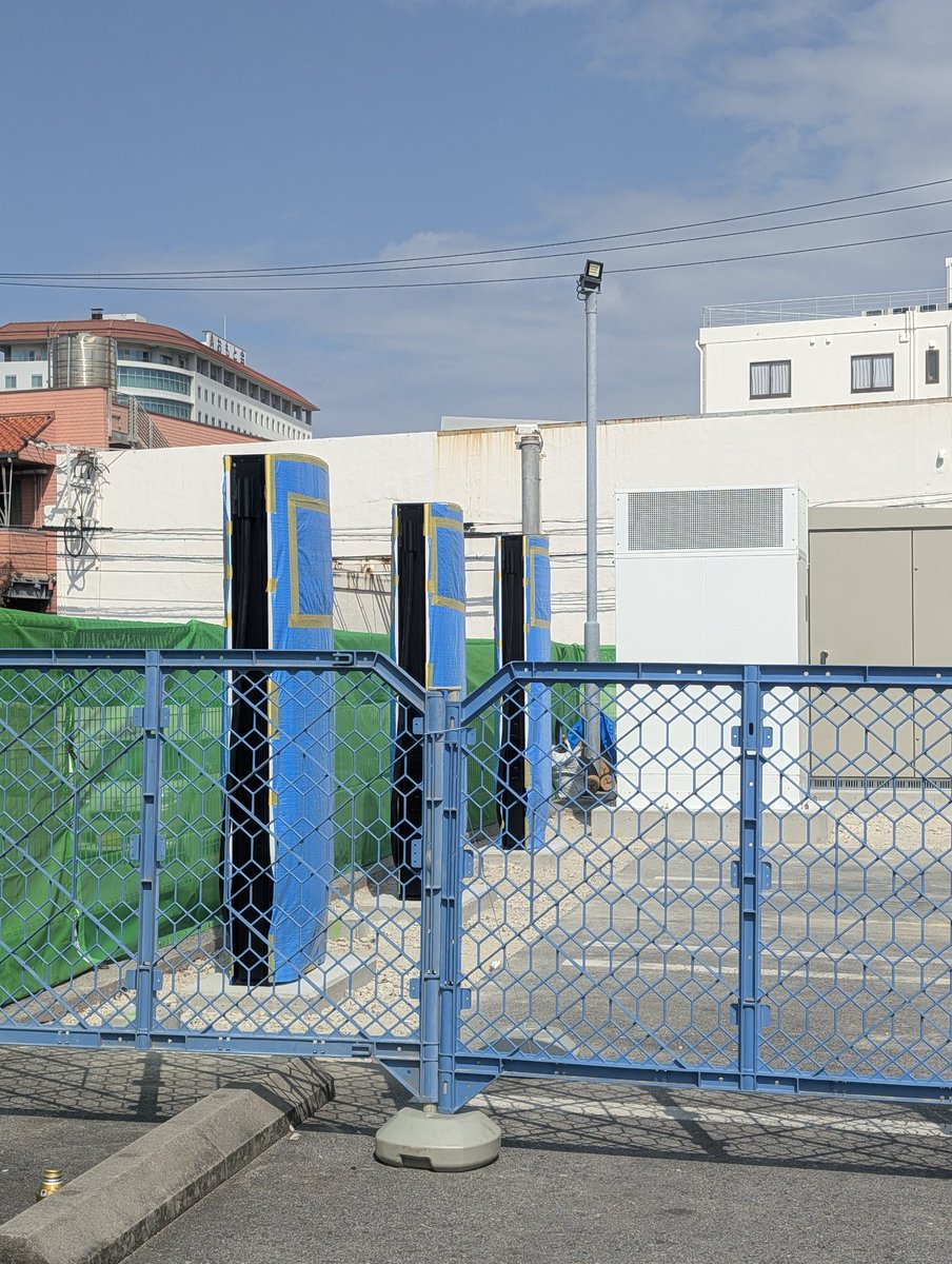 沖縄のテスラ スーパーチャージャー見つけたw