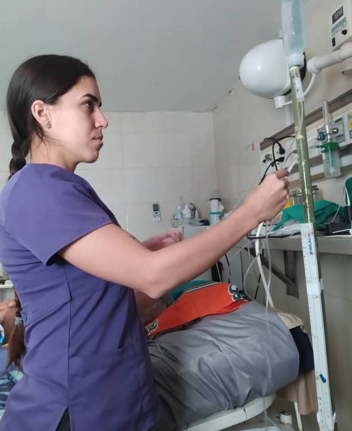 CalixtoOrozco's tweet photo. Nuestros estudiantes de Enfermería creciendo dia a dia junto a sus profesores,  entregándose  al necesitado,  derrochando amor en un día tan significativo, hoy 14 de febrero de 2026. https://t.co/wtcew29HAf