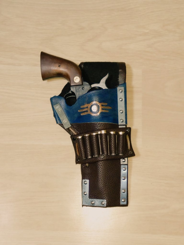 Courier's Holster
 #FalloutJapanFandom