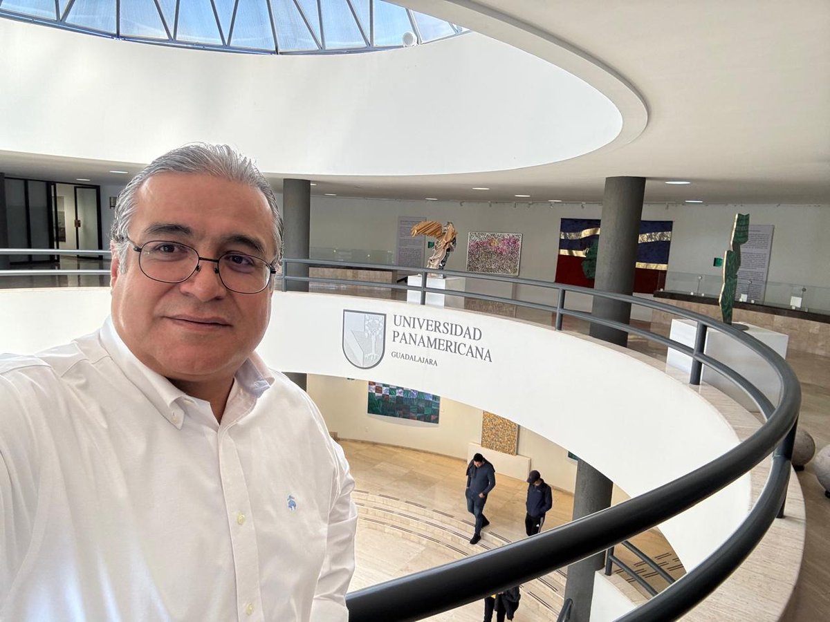 En clase de doctorado en la UP Guadalajara (<a href="/UPGdl/">Universidad Panamericana Guadalajara</a>). Una gran experiencia, como siempre, aprendiendo también de los alumnos. 📚✨