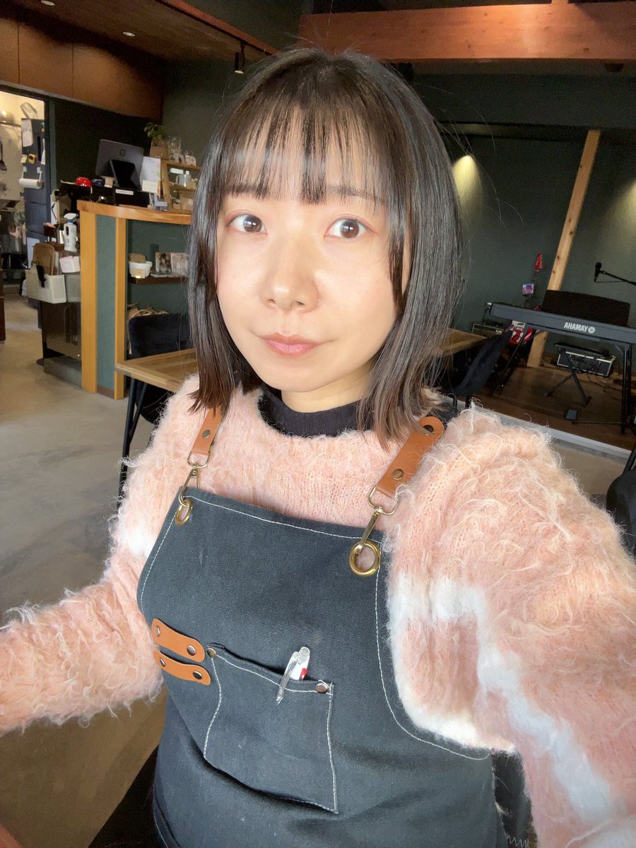 おはよー！
今日は音楽とコーヒー 愛で
ファンクラブイベントです☺️❤️‍🔥

大好きな皆さんと楽しい時間を過ごしたいと思います〜♪
お越しくださる皆様！
楽しみましょう🤭🔥🔥

しばらく髪整えてなくて、跳ねまくるので😅ちょっと整えてもらいました👏
楽ちん！