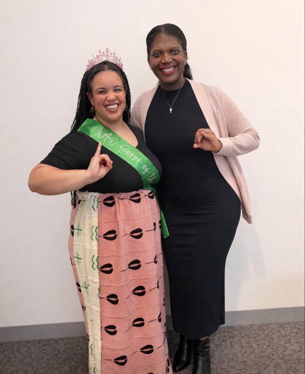mrsufodike's tweet image. Absolutely #prettyday with my Sorors at @xaoaka Congratulations to Madam Basileus Soror Allie for winning Soror of the Year! To be a leader, you must know how to follow! #seriousmatter #servicetoallmankind chaptermeeting 💚🩷 #valentines2026