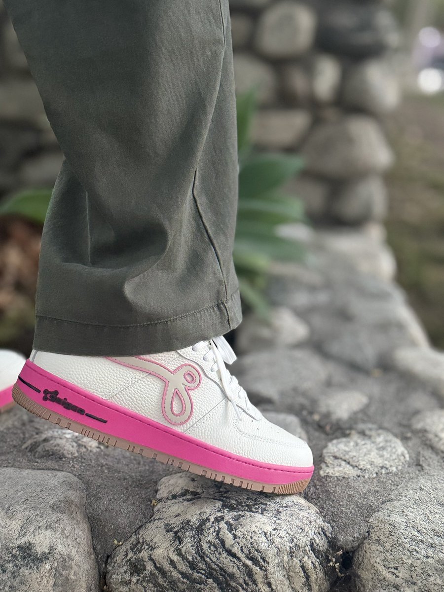 #kotd Day 14 of <a href="/JerLisa_Nicole/">With Love, JerLisa Nicole</a>’s #BHMKOTD5! 🥳 On Saturdays we wear pink! 💕😂 “Hey Ma,” dedicated to <a href="/JaredAMoody/">Moody</a>. 🙏🏼🥰 <a href="/JohnGeiger_/">John Geiger</a>  GF-01 ‘Off White Pink Gum.’ Happy Valentine’s Day everybody! ♥️ Be safe, make good choices! 😉🫶🏼