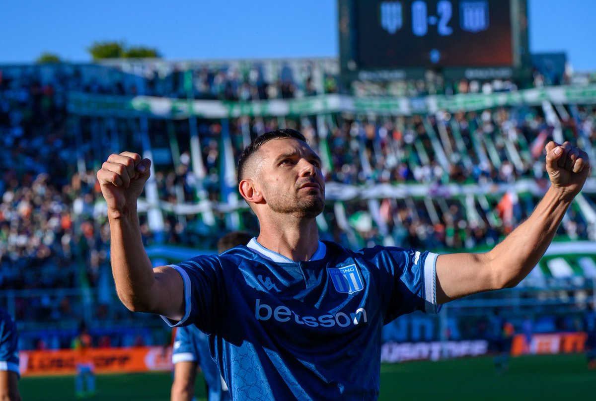 “𝑌 𝑎ℎ𝑜𝑟𝑎 𝑝𝑒𝑟𝑚𝑎𝑛𝑒𝑐𝑒𝑛 𝑙𝑎 𝑓𝑒, 𝑙𝑎 𝑒𝑠𝑝𝑒𝑟𝑎𝑛𝑧𝑎 𝑦 𝑒𝑙 𝑎𝑚𝑜𝑟, 𝑒𝑠𝑡𝑜𝑠 𝑡𝑟𝑒𝑠; 𝑝𝑒𝑟𝑜 𝑒𝑙 𝑚𝑎𝑦𝑜𝑟 𝑑𝑒 𝑒𝑙𝑙𝑜𝑠 𝑒𝑠 𝑒𝑙 𝑎𝑚𝑜𝑟”

𝗖𝗢𝗥𝗜𝗡𝗧𝗜𝗢𝗦 𝟭𝟯:𝟭𝟯 🛐