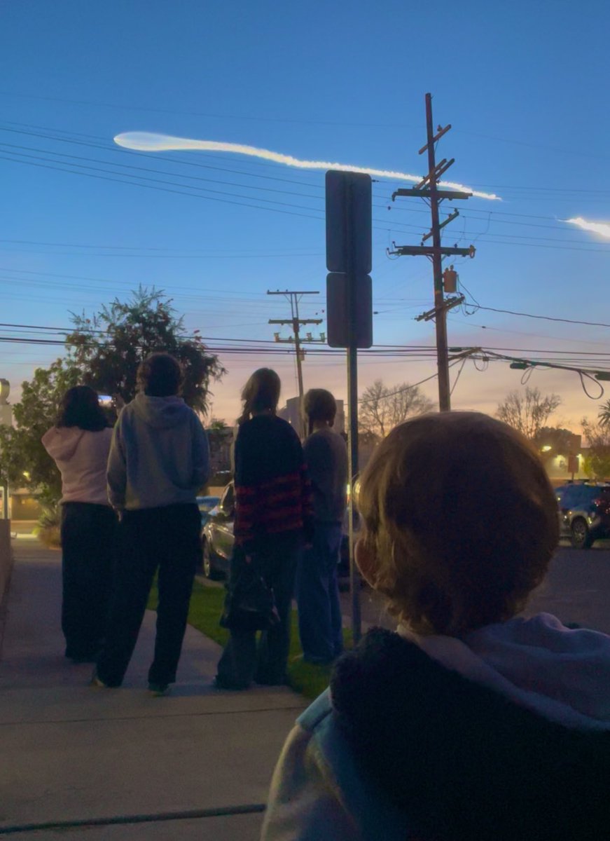yulia_ekb's tweet photo. SpaceX launch in Santa Monica today https://t.co/hv6IoAofaj