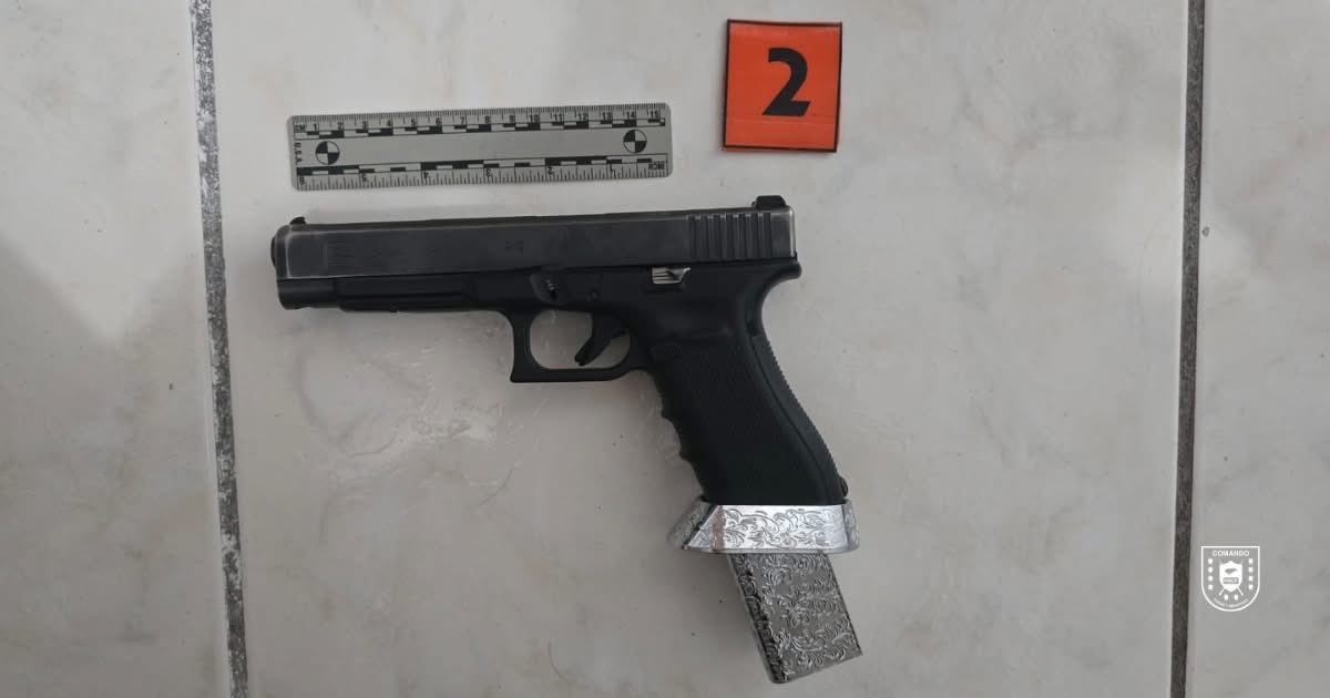 PMOPHN's tweet photo. 🚨 #SoluciónContraElCrimen | Operación conjunta deja detenido y decomiso en Copán
Las #FFAAHN, a través del #9BPMOP y #3BPMOP, en apoyo a la #ATIC, ejecutaron allanamientos en Copán, logrando la detención de un ciudadano (46 años).
🔎 Decomiso:
✅ 01 pistola 9 mm
✅ 01 cargador
✅ 02 cartuchos sin percutir
Será remitido al Ministerio Público en Santa Rosa de Copán por tenencia ilegal de arma de fuego.
#PMOPHN
