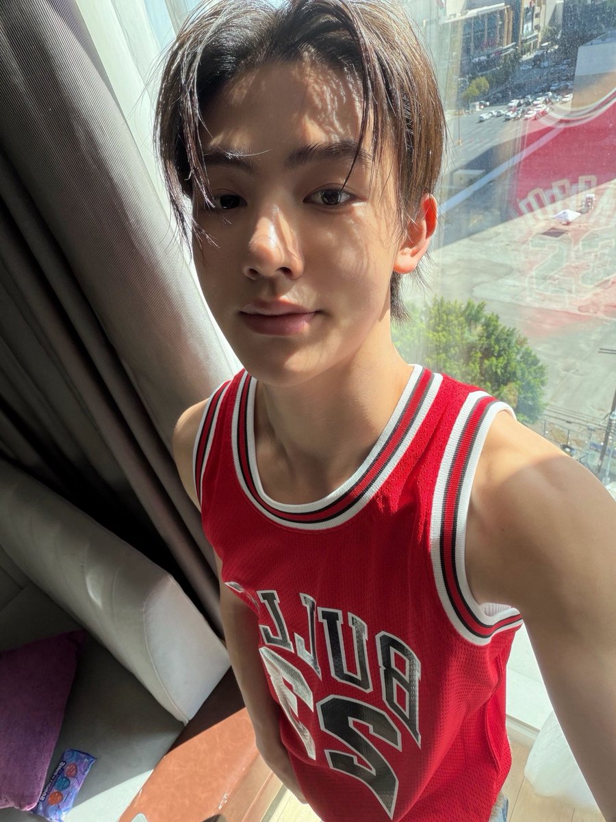 Terima kasih matahari telah menyinari seonghyeon 🙎🏻‍♀️