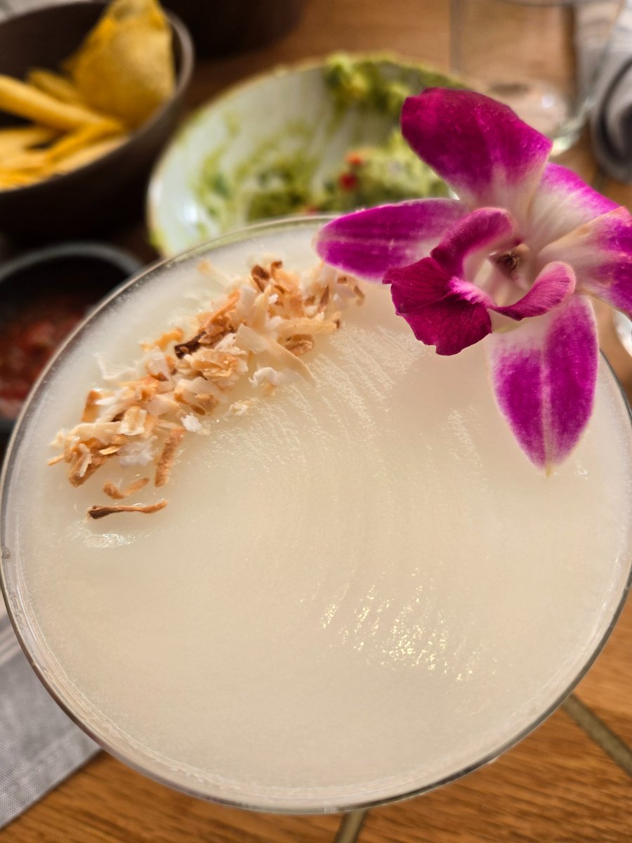 FoxyMoLo's tweet photo. #Toasted Coconut Margaritas
& Baja Fish Tacos ๐ #Cheers to L๐ซถ๐พve #Foodie #Addiction https://t.co/WZruTTe7qQ