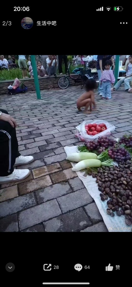 helpheleilei's tweet photo. 【看完这封广东来信，我哭了】
前天晚上十一点，民警未提前电话沟通，直接上门要求我前往派出所配合调查。我询问具体事由，对方未予详细告知，仅要求我一同前往。

因我丈夫刚接受骨折钢板固定手术，在家休养无法独立行走，家中还有一名三岁幼儿需要照料，丈夫无法单独看护孩子，我便提出：时间已晚，可否次日白天将孩子托付给亲戚后，我再主动到派出所配合工作。民警拒绝了我的请求，并动手从我手中夺走手机，倒扣在桌上。该行为令我十分反感，手机系我的私人物品，我当场质问：我违反了哪条法律？我是犯罪嫌疑人吗？为何扣押我的私人物品？我要求民警出示搜查令，否则归还手机，对方态度恶劣。

我从桌上拿回手机时，民警猛地起身抢夺。孩子受到惊吓当场大哭，我丈夫无法起身，十分焦急，只能坐在沙发上，一只手护住孩子安抚，另一只手用手机录像，同时大声制止：“我正在录像，你们暴力执法，吓到我的妻子和孩子，请立即停止！” 我也大声指出对方暴力执法，将向 12389 投诉。民警随即停止了抢夺行为。

随后，民警用手指着我丈夫，勒令其停止录像并删除视频。在抢夺手机过程中，另一名民警擅自关闭了执法记录仪。冲突中，我左手食指指甲折断，手掌及手臂出现淤青。

之后，另外两名民警来到家中，将我带至派出所，指派一名女警员看管，限制我的行动，且不允许我喝水。随后，市局民警及网警抵达辖区派出所，我再次询问事由，对方称接到省厅通知，事由为我在某群聊中提及 “邓飞向全国人大代表王宁书记递交公开信” 一事，表示有违禁词。我对此表示疑惑，不清楚存在何种问题？哪个字眼为违禁词？是人名吗？民警未对我的问题作出正面回应。
随后，民警对我的手机进行了长达三小时的检查，并询问我是否也向全国人大代表反映过诉求。我明确表示：当前未成年人保护工作仍存在短板与漏洞，亟待完善补强。例如：部分儿童在家中分娩，无出生医学证明、未登记户口、无合法身份，未入学、未就医，若不幸死亡无需办理销户，也无需死亡证明及火化证明，随意掩埋即可。若此类儿童因虐待等恶意行为致死，是否会因此逃避法律制裁？这是否属于公安机关未履行户口登记监督职责的失职？

我强调：依法向经人民选举产生的全国人大代表提出建议，希望代表将民意传递至中央，推动完善未成年人保护相关法律，保护更多儿童，避免恶意侵害幼儿的事件再次发生，这一行为何错之有？违反了哪条法律？民警未对我的问题作出正面回应。

民警称我疑似被境外势力利用，涉嫌网络寻衅滋事、煽动舆论，以及利用热点事件博取流量非法牟利。但在长达三小时的手机检查中，未在我的抖音、小红书、微博、微信朋友圈等社交平台发现任何发帖、直播等博眼球、赚流量、牟利行为，也无任何涉外关联。此后民警态度缓和，承认我只是一名关心云南被侵害幼儿的普通母亲，初衷纯粹。

做完笔录后，民警于凌晨三点将我送回家。途中，民警要求我回家后删除丈夫手机中的录像。

到家后我发现，我手机内录制的现场录音、拍摄的民警警号照片均被删除，且 “最近删除” 相册中无任何痕迹，而该相册需人脸验证或锁屏密码方可访问。对方在未获得我的人脸验证及密码的情况下，如何进入并彻底删除数据，至今不明。

此外，在十一月的时候，民警也曾致电我，因我当时哄孩子入睡手机静音未接到电话，对方随即发送威胁短信，称第二天要到我单位找人，且确实在第二天市局警察及网警前往我公司搜查电脑，事由为我申请政府信息公开。也曾有过凌晨一点上门的情况。相较而言，本次上门时间 “稍早”，算是所谓的 “进步”。
以上所述均有短信、照片、视频等证据留存。